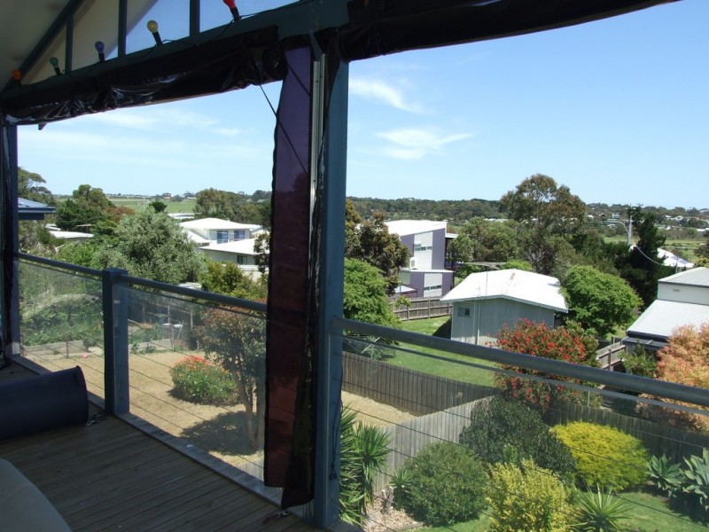 24 Bayview Drive, Cowes VIC 3922
