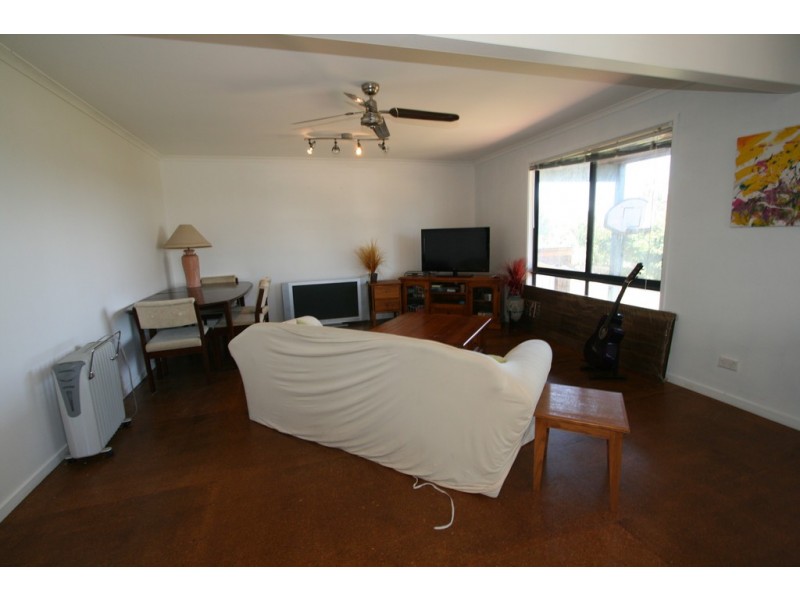 24 Bayview Drive, Cowes VIC 3922