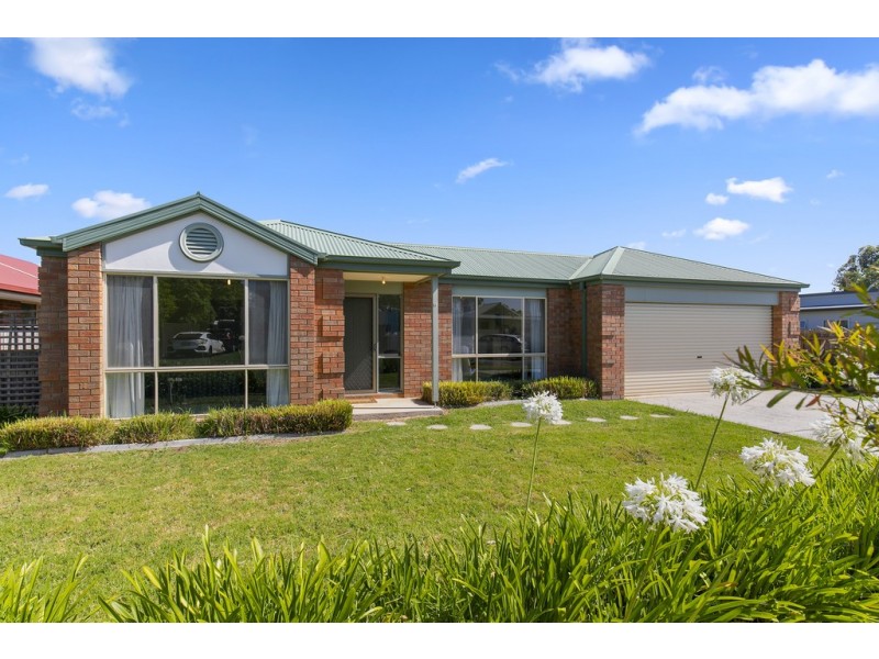 17 Carapooka Way, Cowes VIC 3922