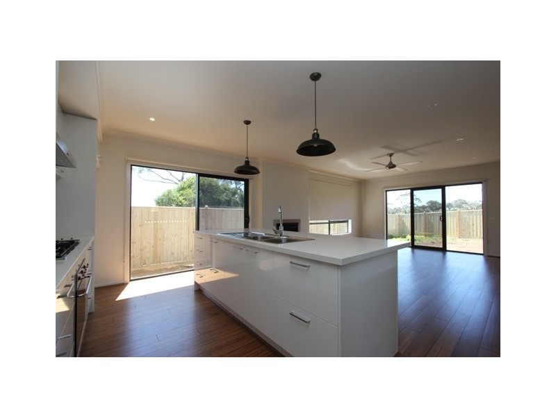 15 Currawong Close, Cowes VIC 3922