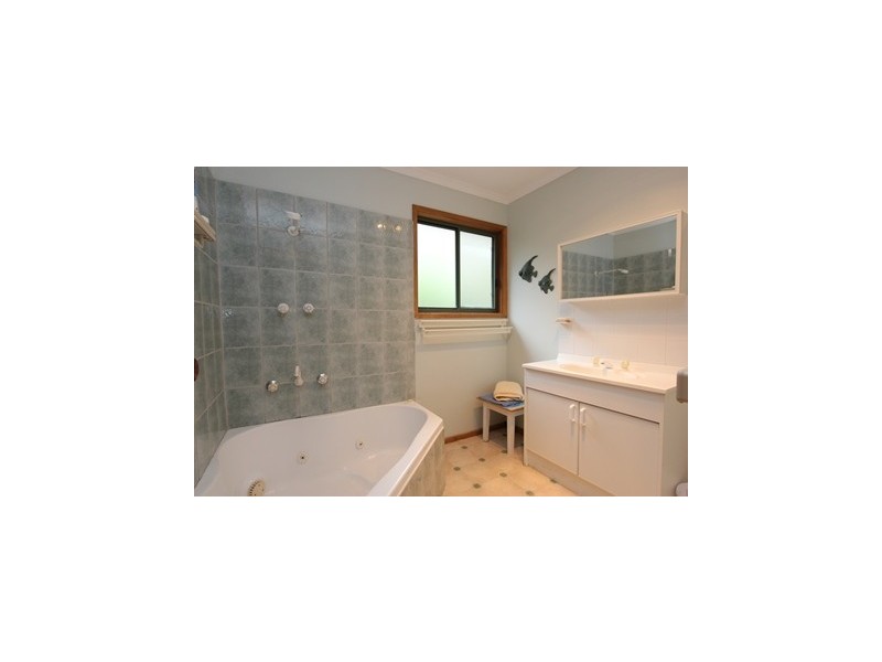 1 Dolphin Drive, Smiths Beach VIC 3922