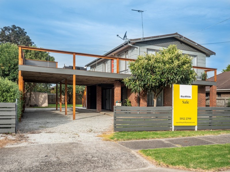 19 Shamrock Ave, Cowes VIC 3922