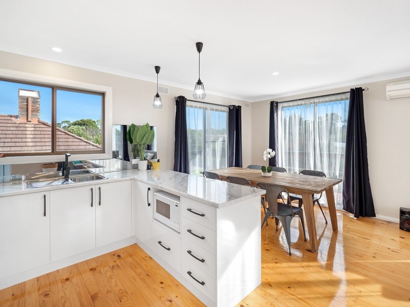 19 Shamrock Ave, Cowes VIC 3922