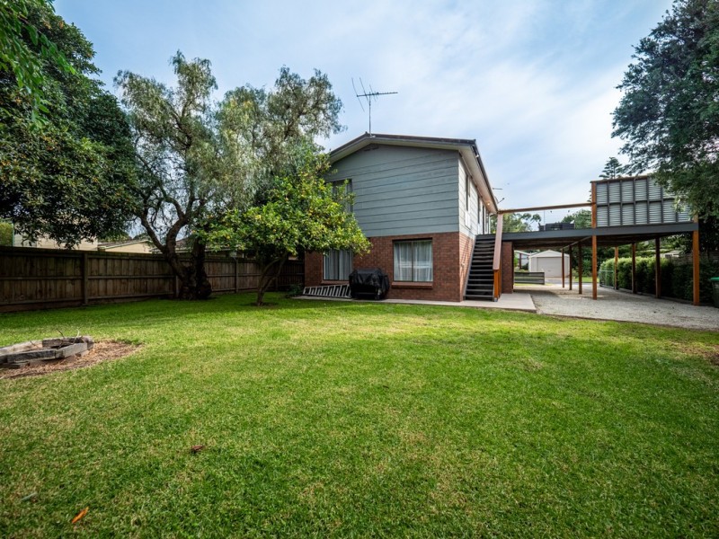 19 Shamrock Ave, Cowes VIC 3922