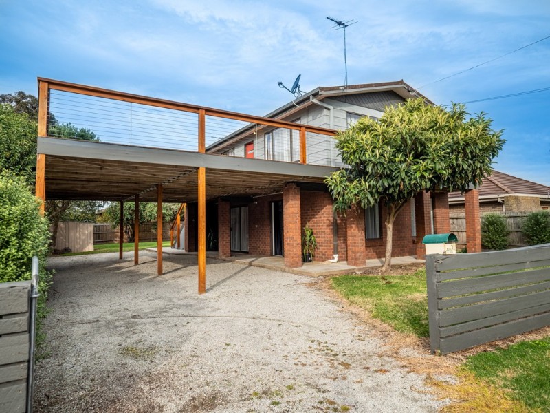 19 Shamrock Ave, Cowes VIC 3922