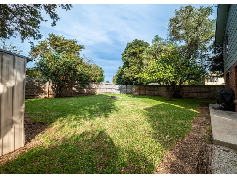 19 Shamrock Ave, Cowes VIC 3922