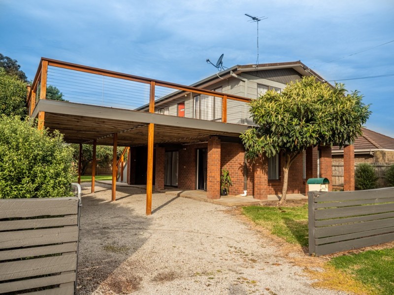 19 Shamrock Ave, Cowes VIC 3922