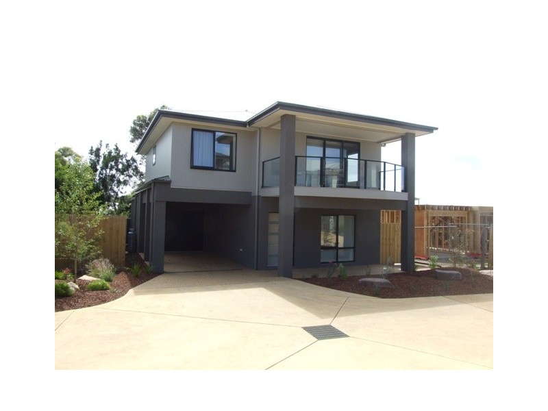 8 Ibis Court, Cowes VIC 3922