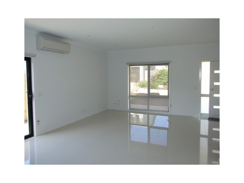 8 Ibis Court, Cowes VIC 3922