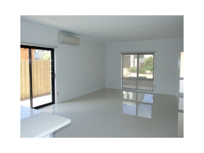 8 Ibis Court, Cowes VIC 3922