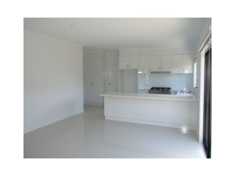 8 Ibis Court, Cowes VIC 3922