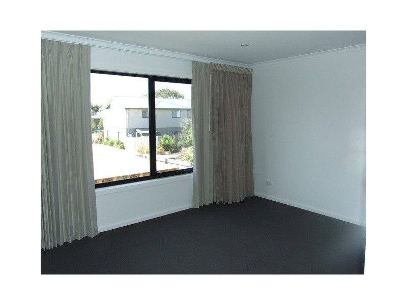 8 Ibis Court, Cowes VIC 3922