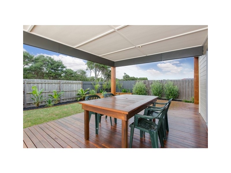 14 Cove Place, Cowes VIC 3922