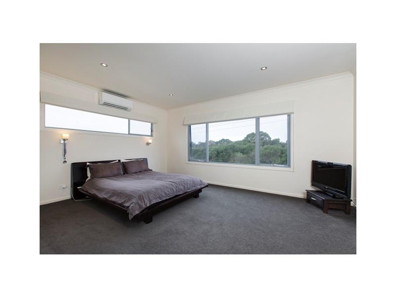 14 Cove Place, Cowes VIC 3922