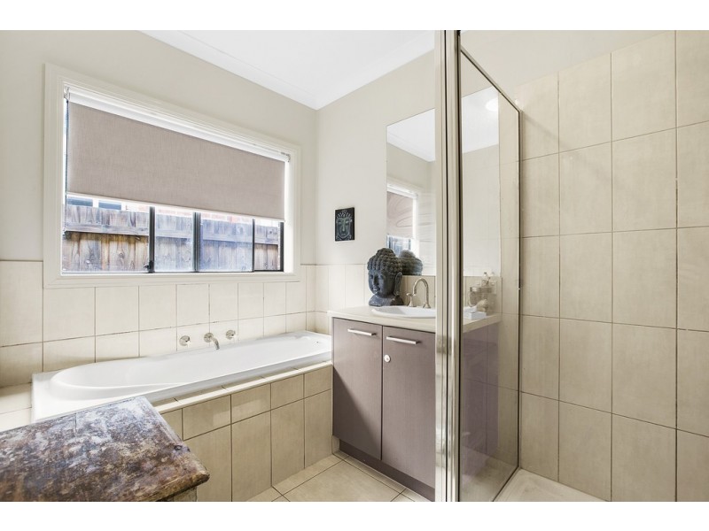 32 Boardwalk Boulevard, Cowes VIC 3922