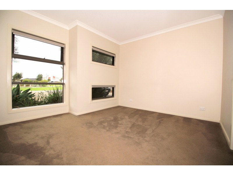 32 Boardwalk Boulevard, Cowes VIC 3922