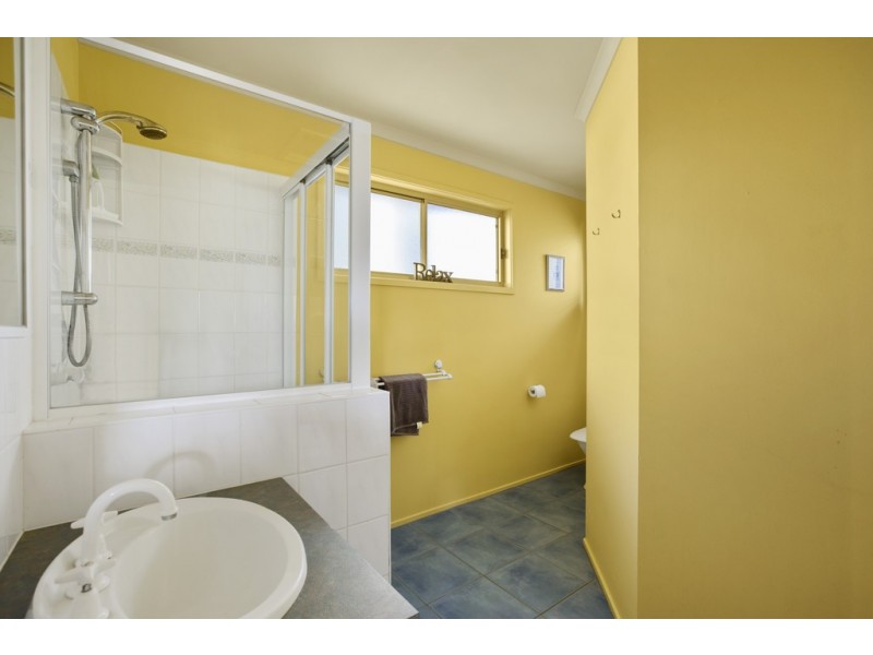 2 Endeavour Court, Cowes VIC 3922