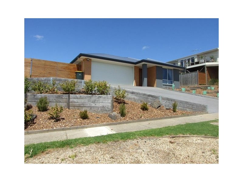 31 Seagrove Way, Cowes VIC 3922