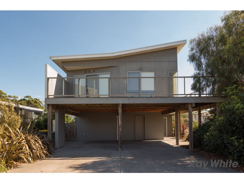 2 Chloe Close, Cowes VIC 3922