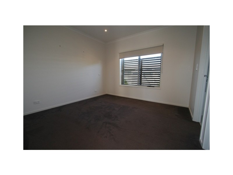 2 Chloe Close, Cowes VIC 3922