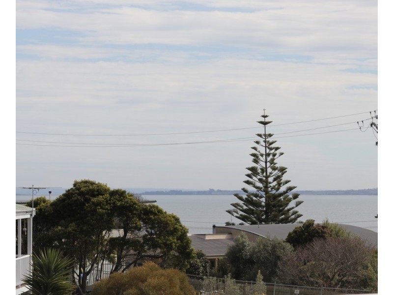 2 Tingara Close, San Remo VIC 3925