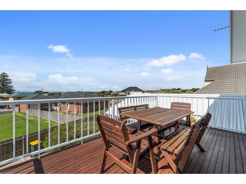 2 Tingara Close, San Remo VIC 3925