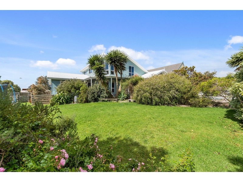 2 Tingara Close, San Remo VIC 3925
