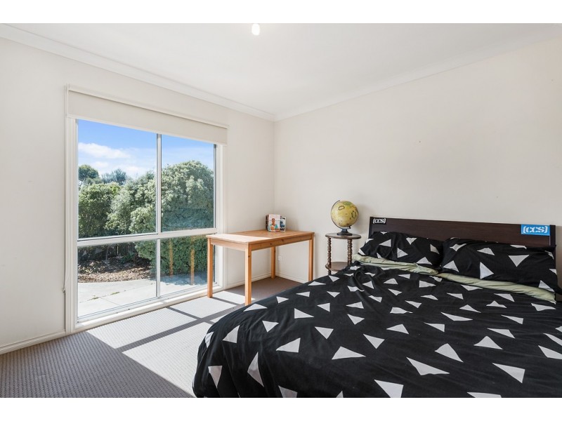 2 Tingara Close, San Remo VIC 3925