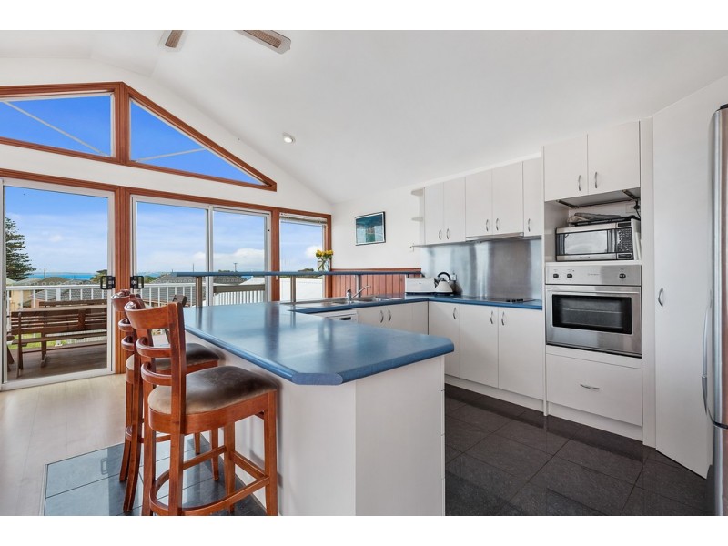 2 Tingara Close, San Remo VIC 3925