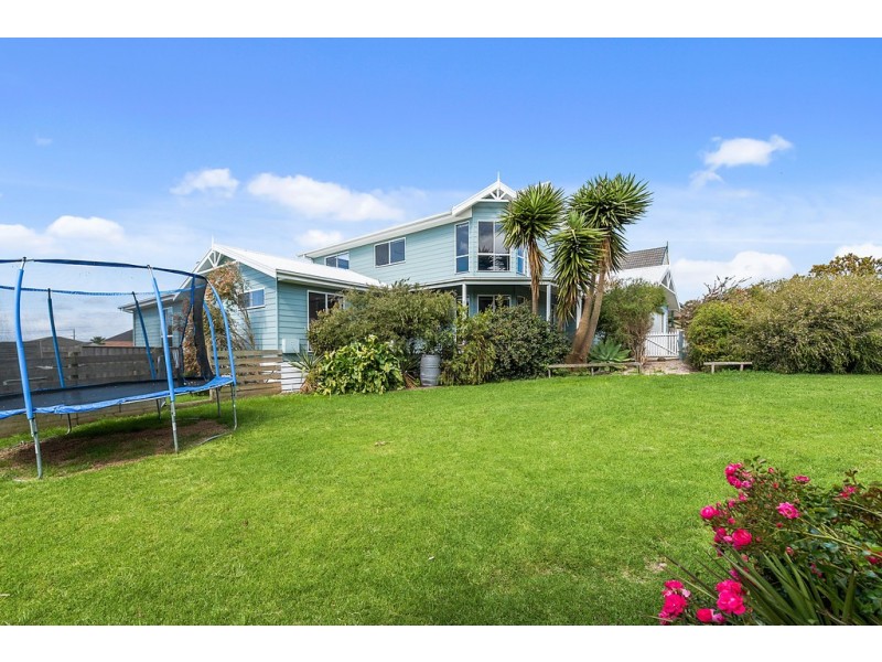 2 Tingara Close, San Remo VIC 3925