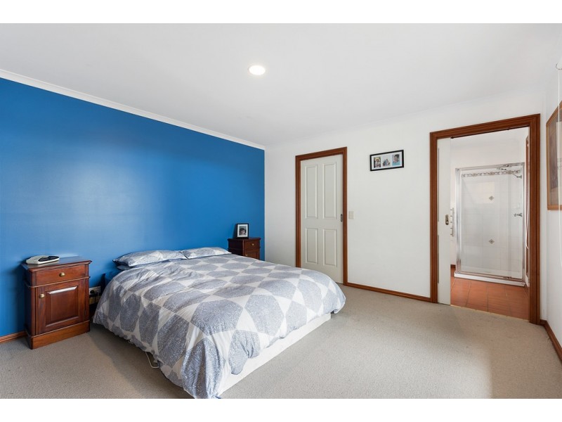 2 Tingara Close, San Remo VIC 3925