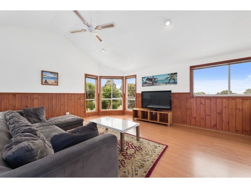 2 Tingara Close, San Remo VIC 3925