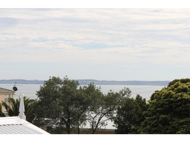 2 Tingara Close, San Remo VIC 3925