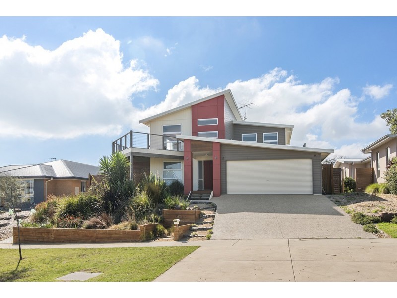 33 Seagrove Way, Cowes VIC 3922