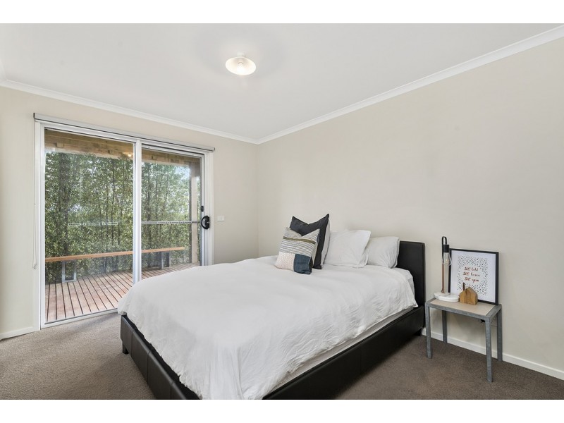 33 Seagrove Way, Cowes VIC 3922