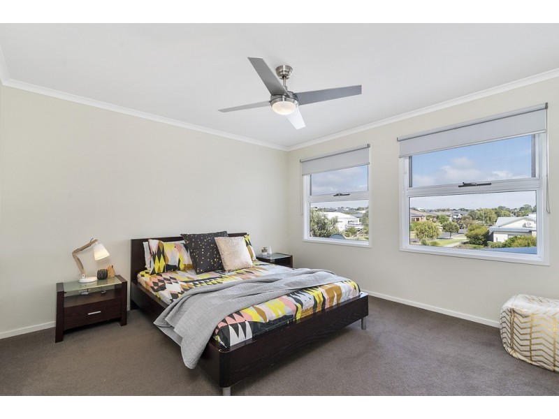 33 Seagrove Way, Cowes VIC 3922