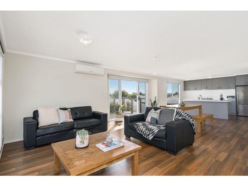 33 Seagrove Way, Cowes VIC 3922