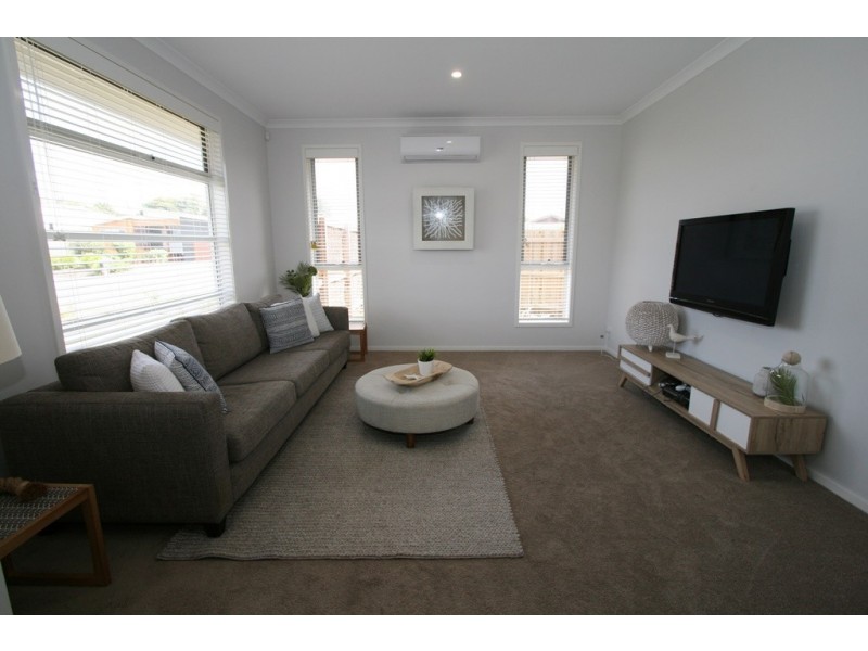 16 Shoalhaven Road, Cowes VIC 3922