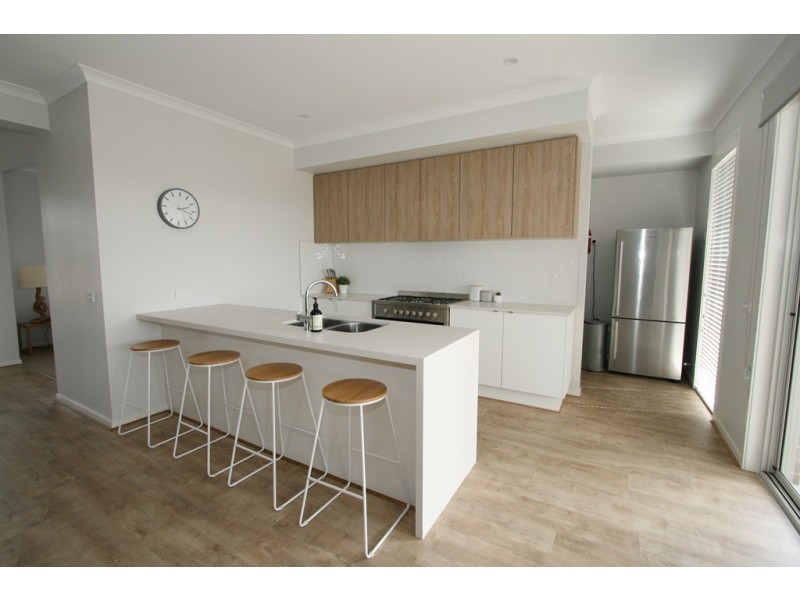 16 Shoalhaven Road, Cowes VIC 3922