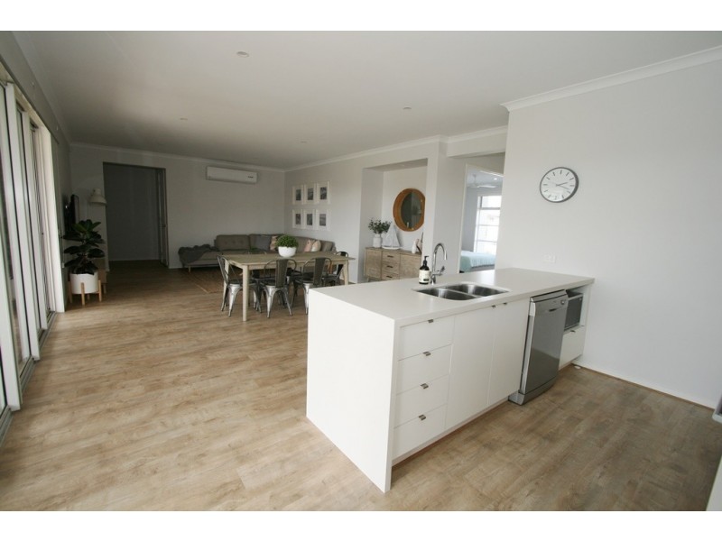 16 Shoalhaven Road, Cowes VIC 3922