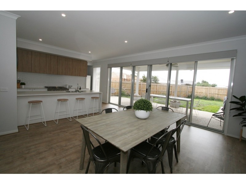 16 Shoalhaven Road, Cowes VIC 3922