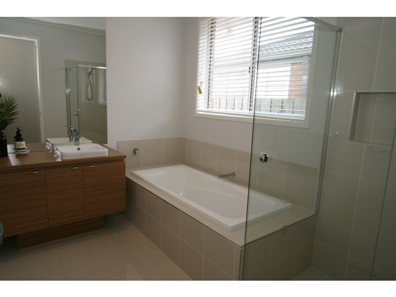16 Shoalhaven Road, Cowes VIC 3922