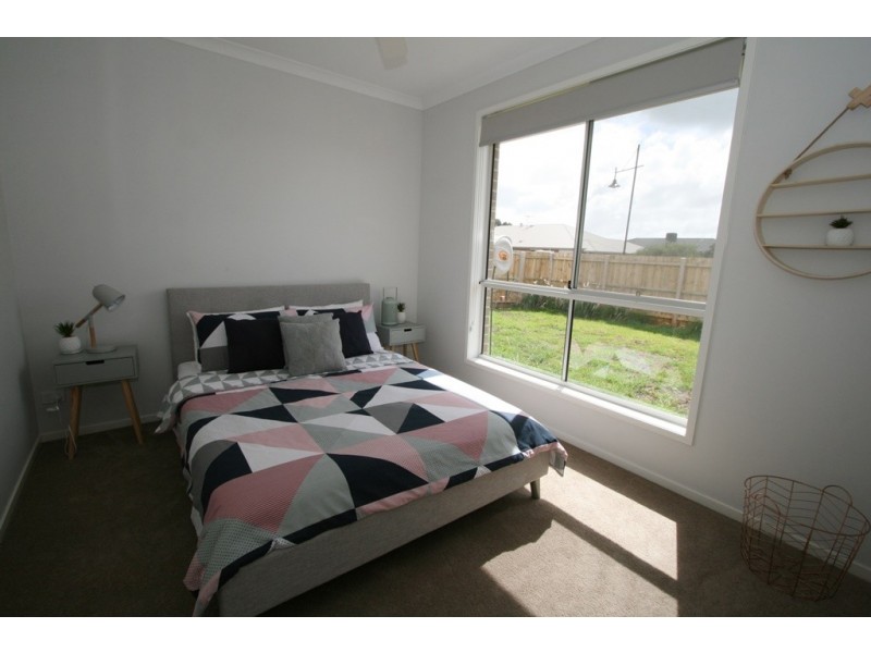 16 Shoalhaven Road, Cowes VIC 3922