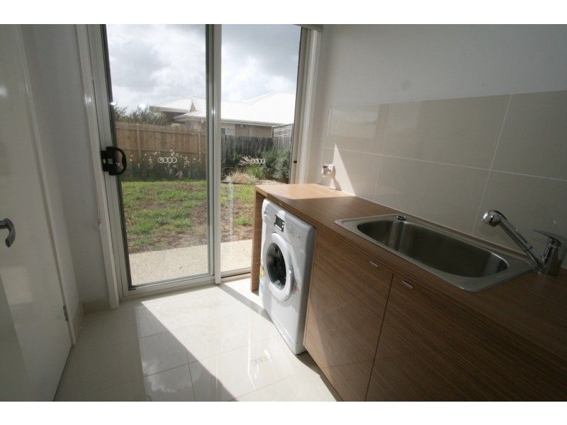 16 Shoalhaven Road, Cowes VIC 3922