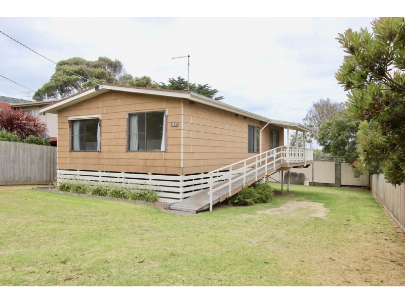 31 Hollywood Crescent, Smiths Beach VIC 3922