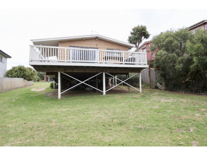 31 Hollywood Crescent, Smiths Beach VIC 3922