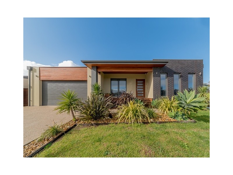 39 Seagrove Way, Cowes VIC 3922