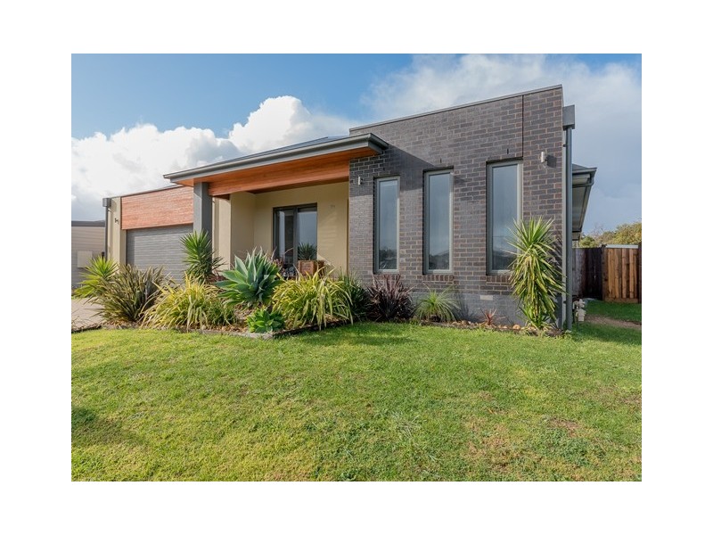 39 Seagrove Way, Cowes VIC 3922
