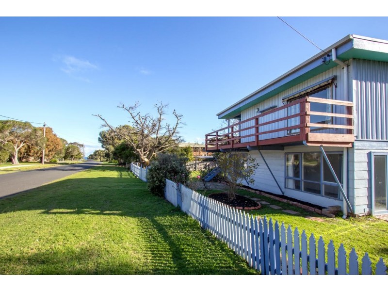 32 Beachcomber Avenue, Smiths Beach VIC 3922