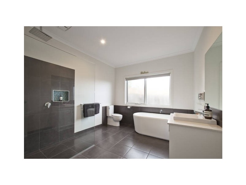 9 Spaven Court, Cowes VIC 3922